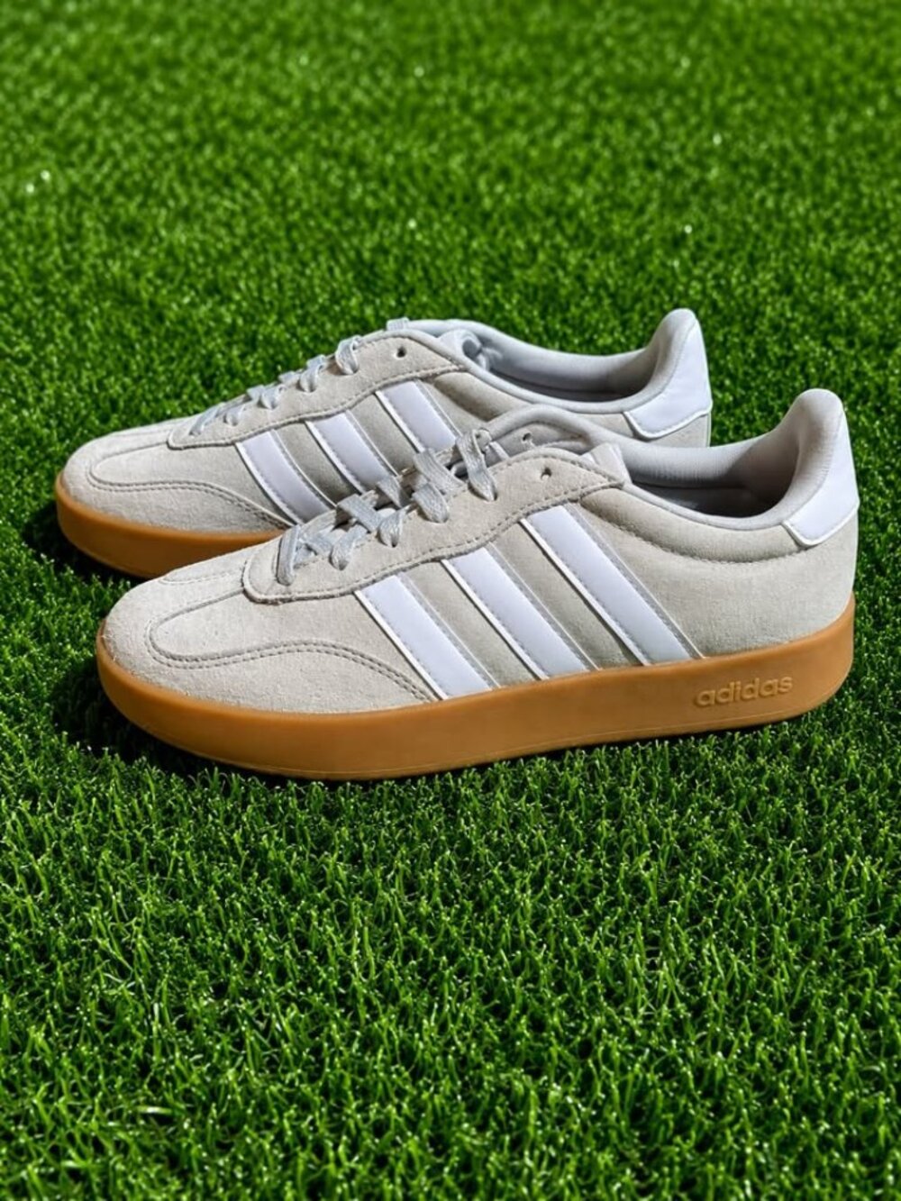 NEW IN BOX! ADIDAS BARREDA SNEAKER MENS 7 / WOMENS 5.5